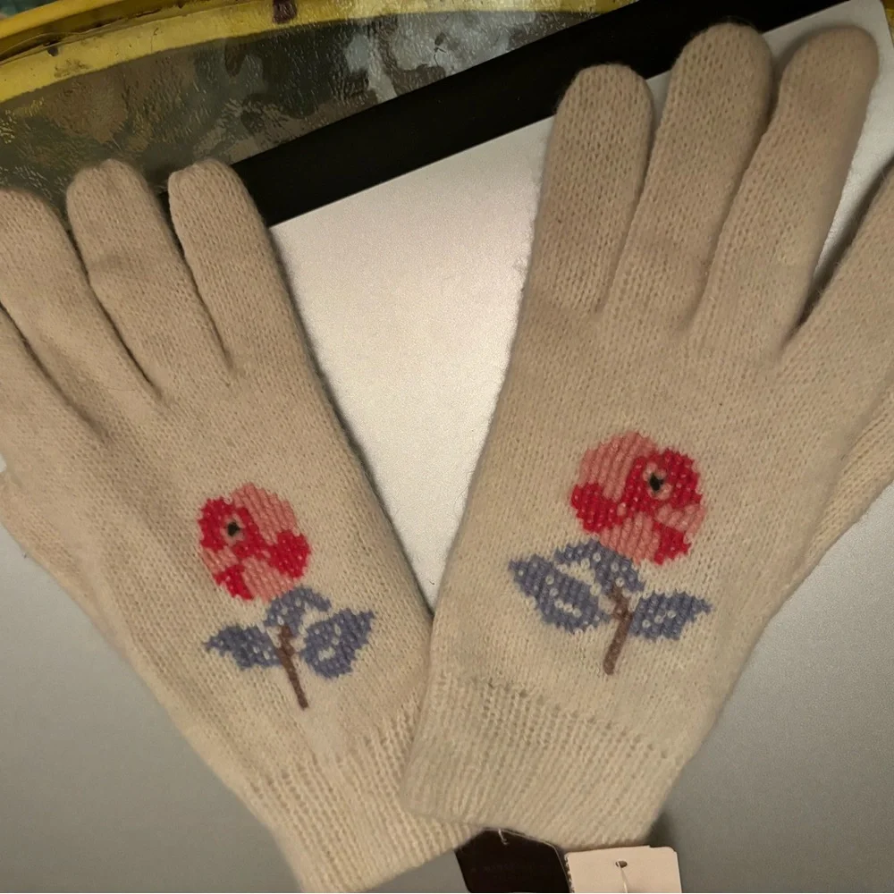 Vintage Angora Blend Flower Design Gloves Neiman  Marcus NWT  Sweet Gloves